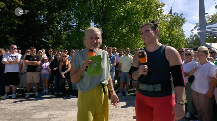 Männerwerfen im „Fernsehgarten”: Andrea Kiewel überrascht mit schlüpfrigem Spruch