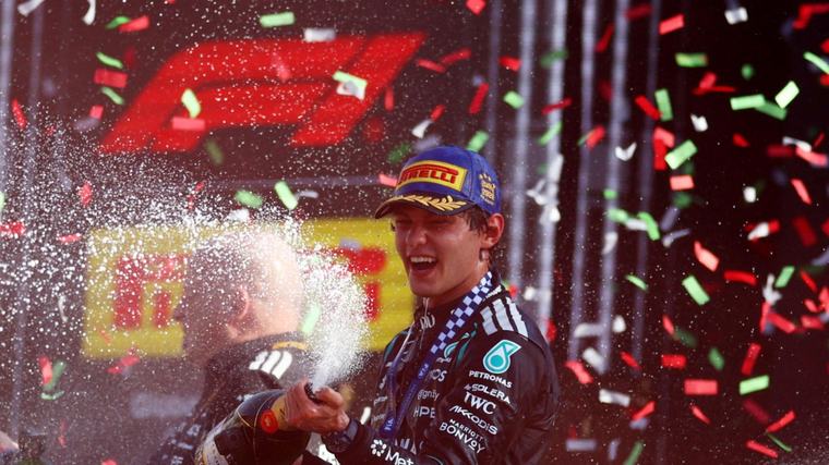 Italiener Antonelli triumphiert, Debakel für Ferrari