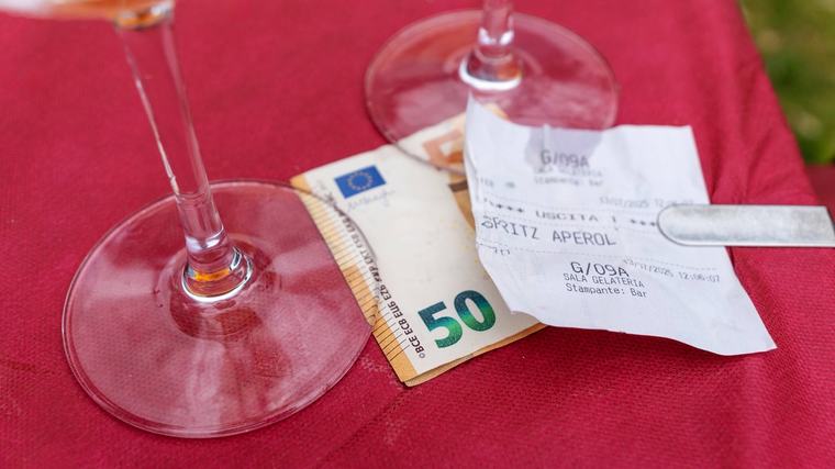 50 Euro zusätzlich auf der Rechnung: Italienisches Restaurant verlangt automatischen Aufschlag