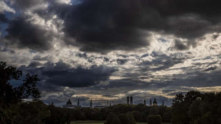 Gewitter drohen in Bayern: Heftiger Wetterumschwung nach Traumtag mit 30 Grad