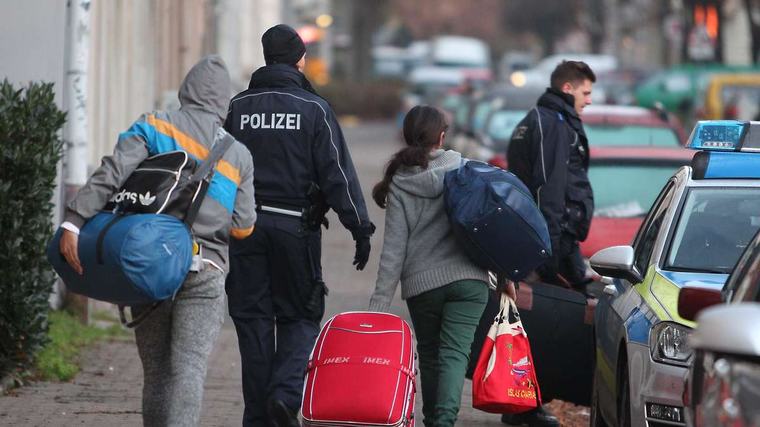 12.000 Straftaten von Ausreisepflichtigen in NRW: „Skandal, der immer größer wird“