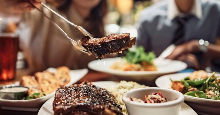 Restaurant verlangt Betrag für nicht gegessenes Fleisch: „Verstehen gut, dass man in Versuchung geraten kann”