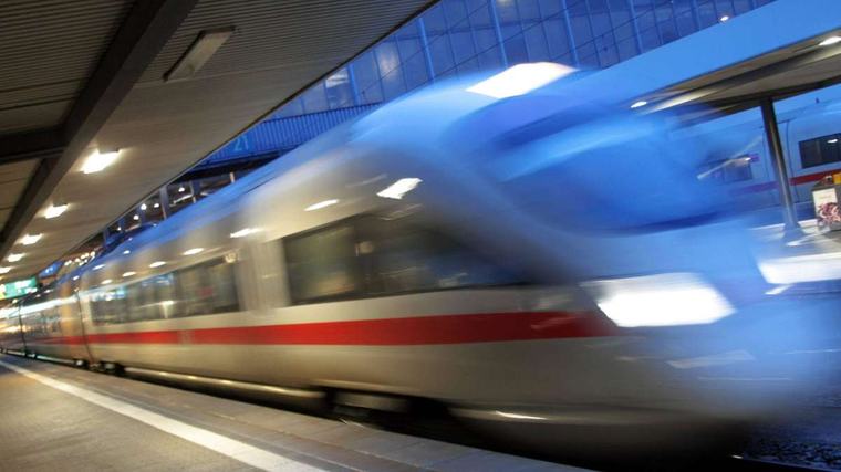 Passagiere unter Schock: ICE-Tür geht bei 200 km/h auf – Bundespolizei ermittelt