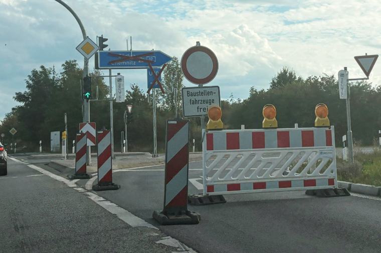 20:45 Uhr Sperrung auf der A17: Hier müssen Autofahrer jetzt einen Umweg fahren