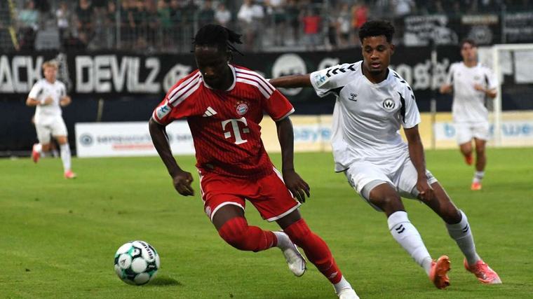 FC Bayern II gegen VfB Eichstätt LIVE: Direkt verwandelte Ecke! Dante-Elf führt dank Zaubertor