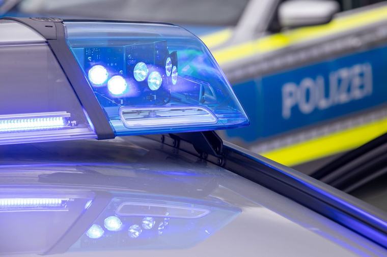 A8 bei Merklingen nach Unfall mit sieben Fahrzeugen gesperrt Im Berufsverkehr am Morgen passieren auf der A8 zwei Unfälle. Es gibt mehrere Verletzte. Show more Merklingen Mehrere Verletzte 1 Minute Lesen