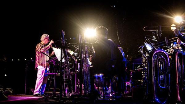 Vogelgezwitscher beim Jazz-Konzert: Bei der NDR Bigband piept’s wohl?!