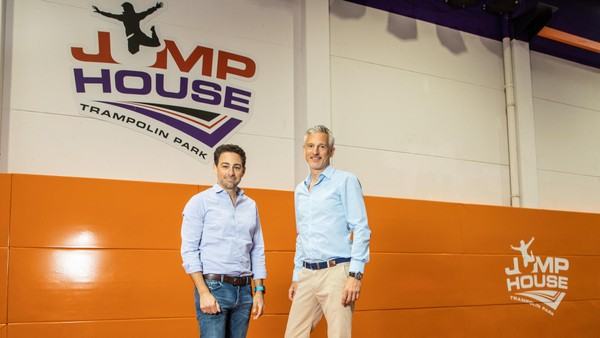 Trampolin als Karrierekick – Schulfreunde für ihre Geschäftsidee ausgezeichnet
