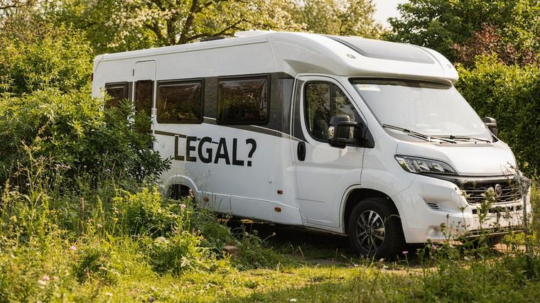 Wohnmobil im Garten parken: Ist das erlaubt?