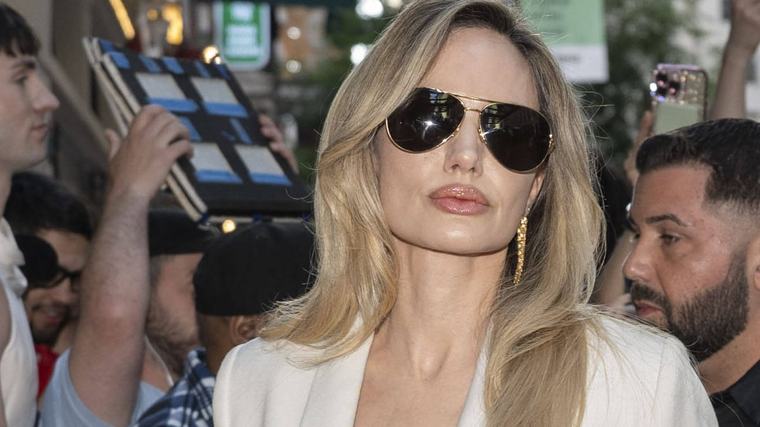 Angelina Jolie überrascht mit Ukraine-Besuch: Foto in Boxklub mit Sohn Knox
