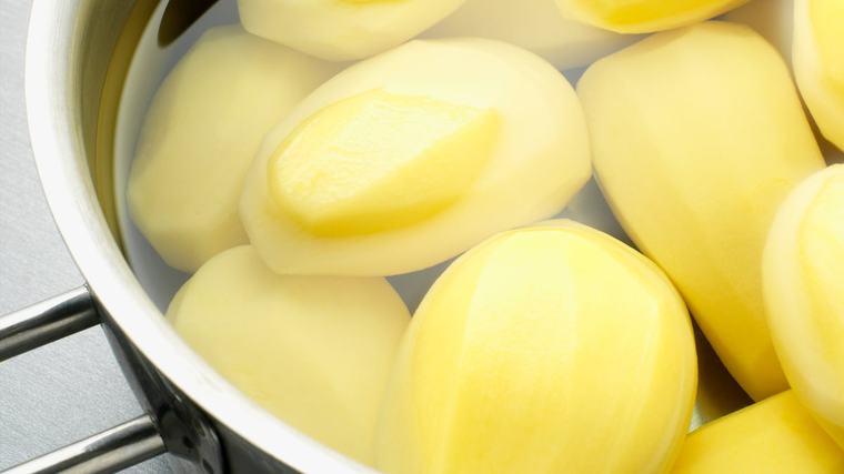 Warum viele Profi-Köche etwas Essig ins Kartoffelwasser geben