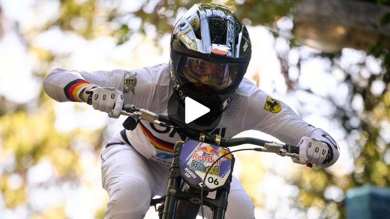 Umjubelter Sieger beim Red Bull Cerro Abajo in Stuttgart