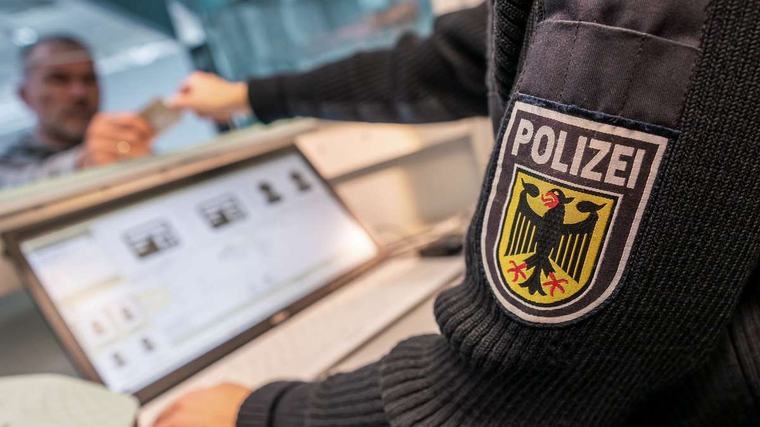 Dreiste Visum-Lüge aufgeflogen – Mann scheitert bei Einreise am Flughafen München