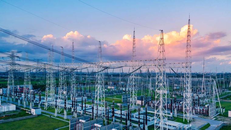 Plötzlich Blackout: Diese Dinge sollten Sie für den Notfall im Haus haben