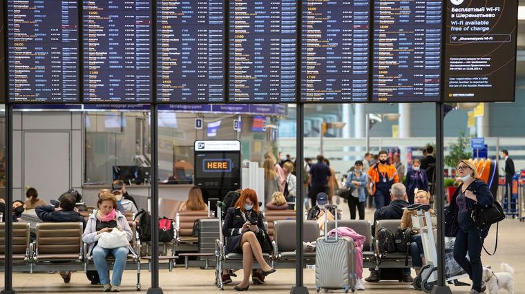 Russland will Flugverkehr trotz ukrainischer Drohnenangriffe sichern – mehrere Airlines streichen bereits Flüge