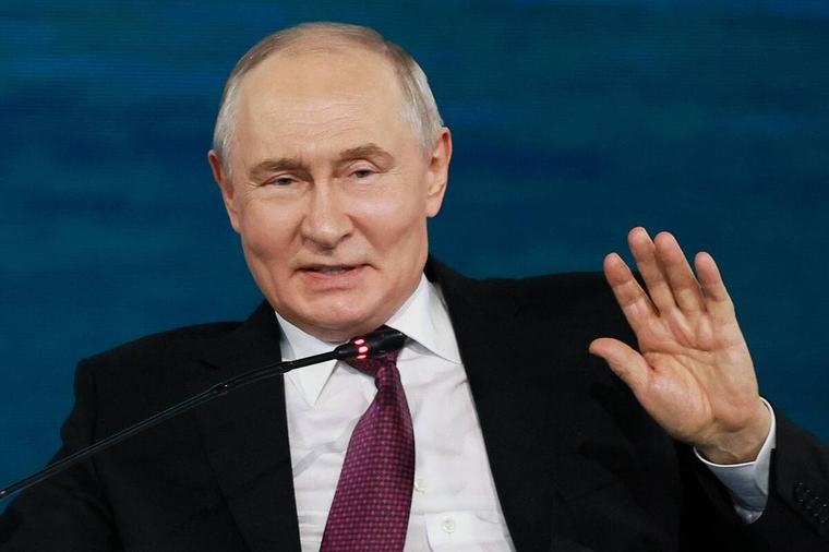 „Keine Sorgen um Konten machen“: Putin inszeniert große Show beim Wirtschaftsforum in Wladiwostok