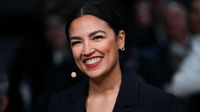 Umfrage-Schlappe für Schumer: US-Demokratin Ocasio-Cortez schlägt ihn in New York