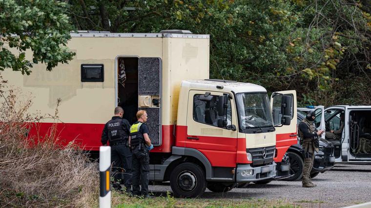 Öffentliche Fahndung der Polizei: Sabotage-Verdächtiger weiter flüchtig