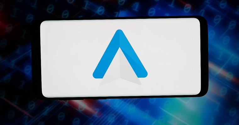 Android Auto-App ermöglicht es Ihnen bald, Videos von Ihrem Handy ins Auto zu schicken