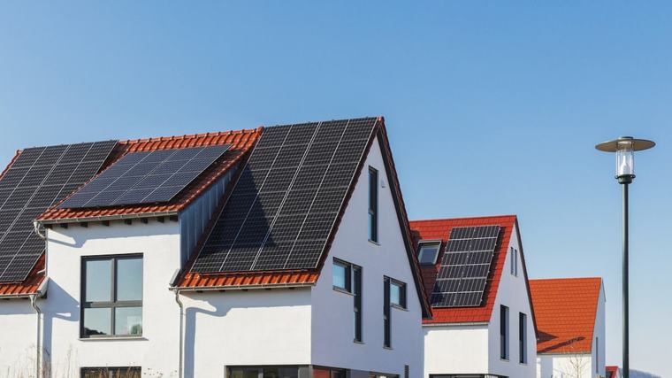 Solarstrom an Nachbarn verkaufen: Diese Steuerregeln sollten PV-Besitzer kennen