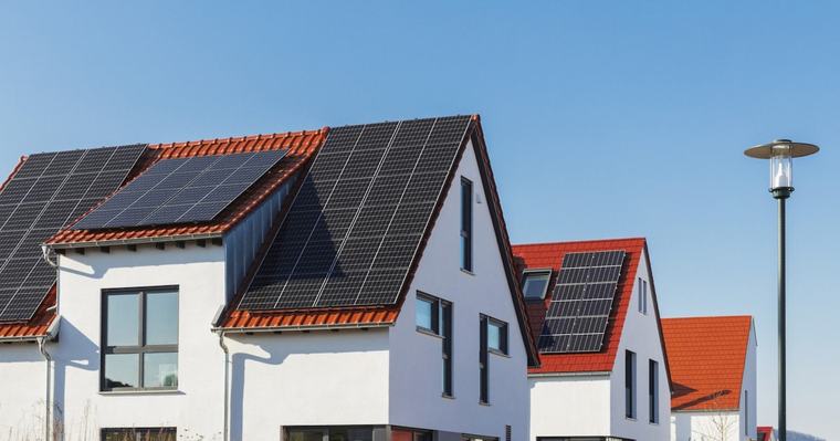Solarstrom an Nachbarn verkaufen: Diese Steuerregeln sollten PV-Besitzer kennen