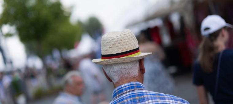 Abschlagsfreie Rente im Visier: Warnung vor Kürzung durch die Hintertür