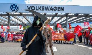 Sparpaket bei VW: Experte zu bedrohten VW-Werken: „Wettrennen ums Überleben”