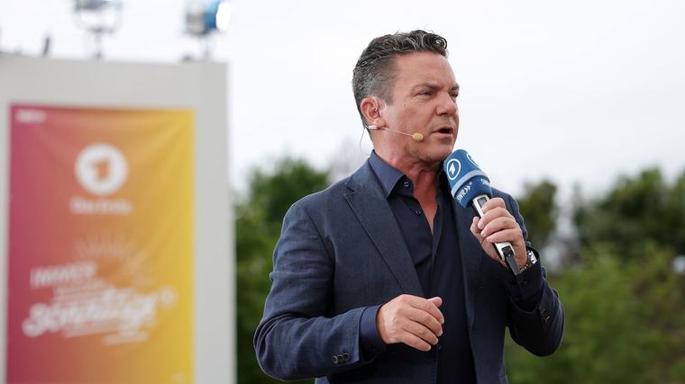 Stefan Mross erinnert sich an denkwürdigen „Immer wieder sonntags”-Moment: „Habe Blut und Wasser geschwitzt”