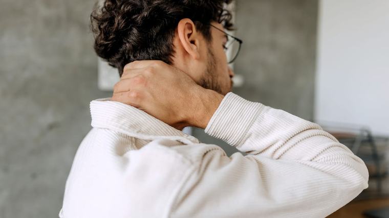 Zervikale Dystonie: Wissenswertes zum Schiefhals-Symptom