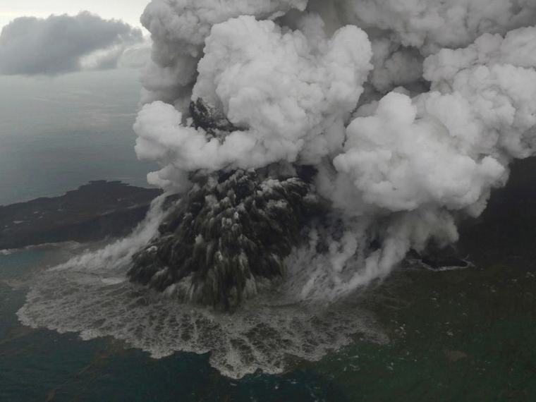 Aschewolke: 270 000 Fluggäste nach Vulkanausbruch in Indonesien gestrandet