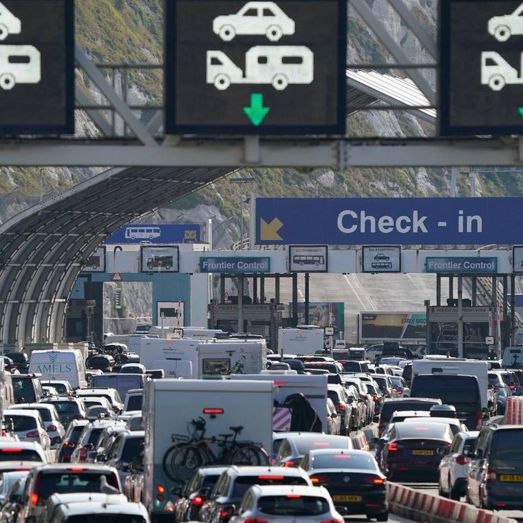 Fähren fahren weiter nach Plan: Protest in Dover – Vermummte blockieren den Hafen