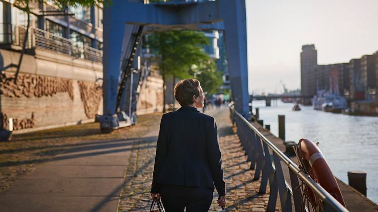 Signalgeber Myokine und BDNF: Ein Morgenspaziergang verbindet Muskeln mit Herz und Hirn