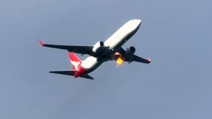 Kurz nach dem Start - Flammen schießen bei Boeing aus dem Triebwerk