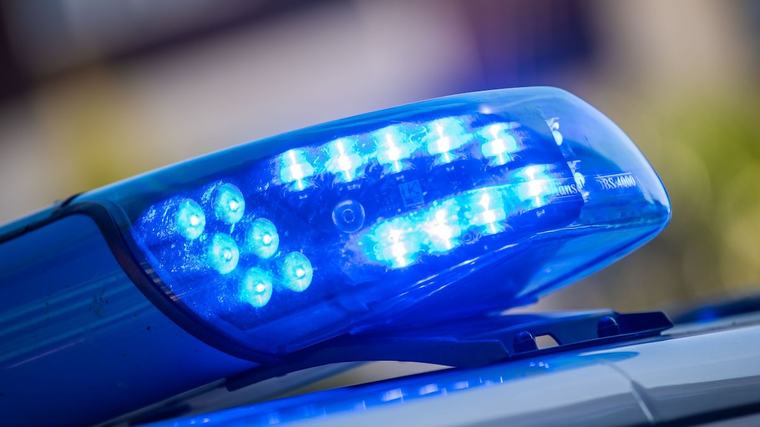Feuerwehr muss Penis-Ring bei Mann in Dresden entfernen