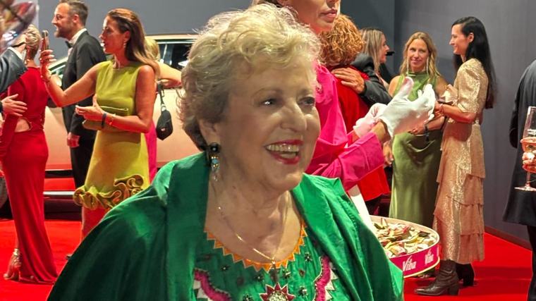 Bei der „Goldenen Henne”: Marie-Luise Marjan strahlt auf dem roten Teppich