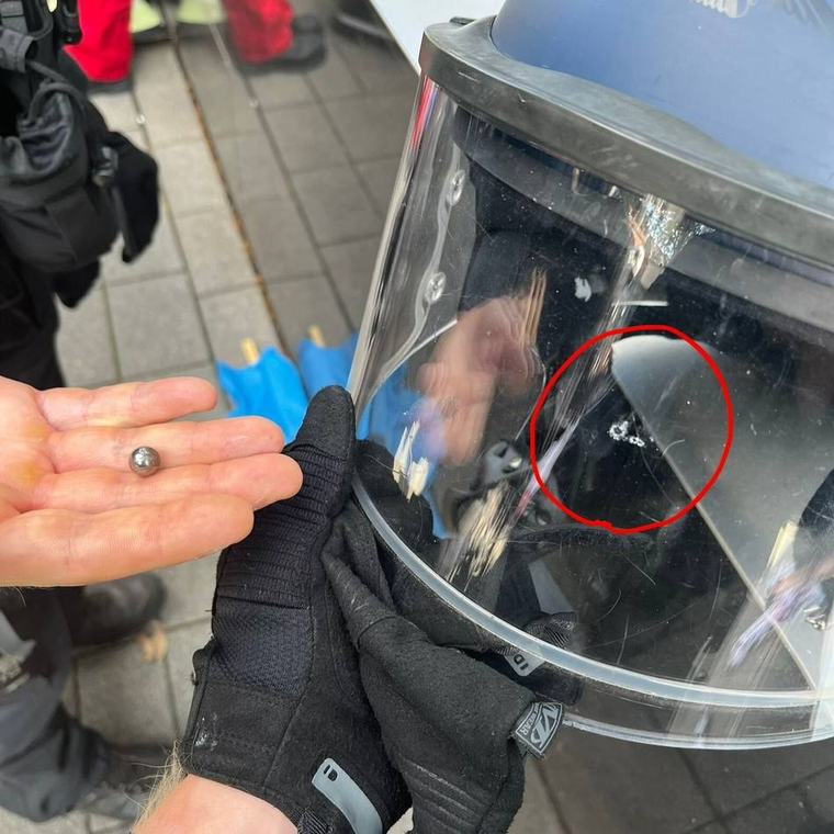 Elf Beamte verletzt: Protest gegen Rheinmetall eskaliert in Köln – Polizisten mit Stahlkugeln beschossen