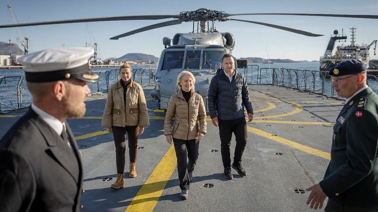 Besuch auf der Arktisinsel: Von der Leyen hält mit Finanzpaket gegen Trumps Grönland-Pläne
