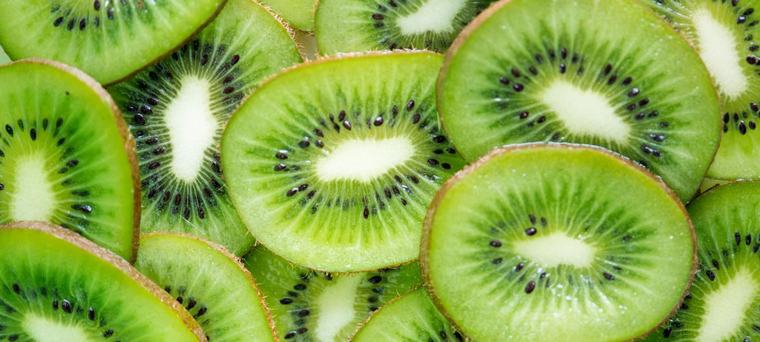 Vitamine in Kiwis: Sollte man sie lieber mit oder ohne Schale essen?