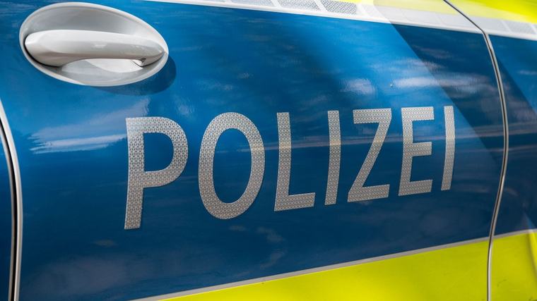 53-Jähriger mit Schussverletzung in Auto gefunden