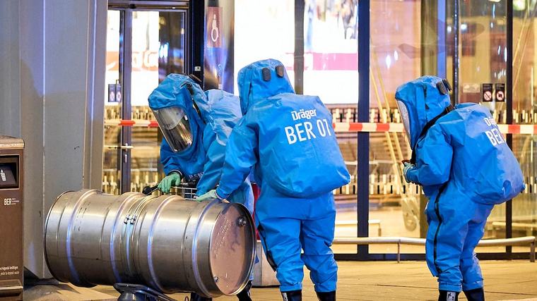 Gefahrgut-Alarm! Polizei räumt Terminal 1 am BER